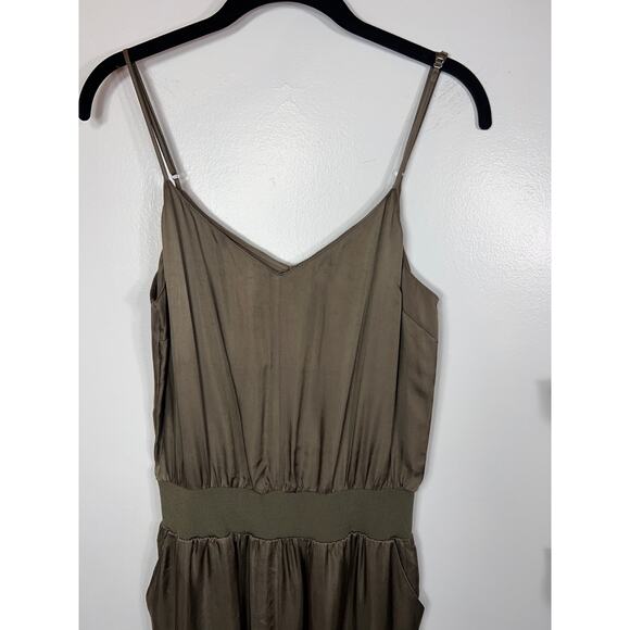 Cinq a Sept Green Jumpsuit with Elegant Design - Picture 3 of 9